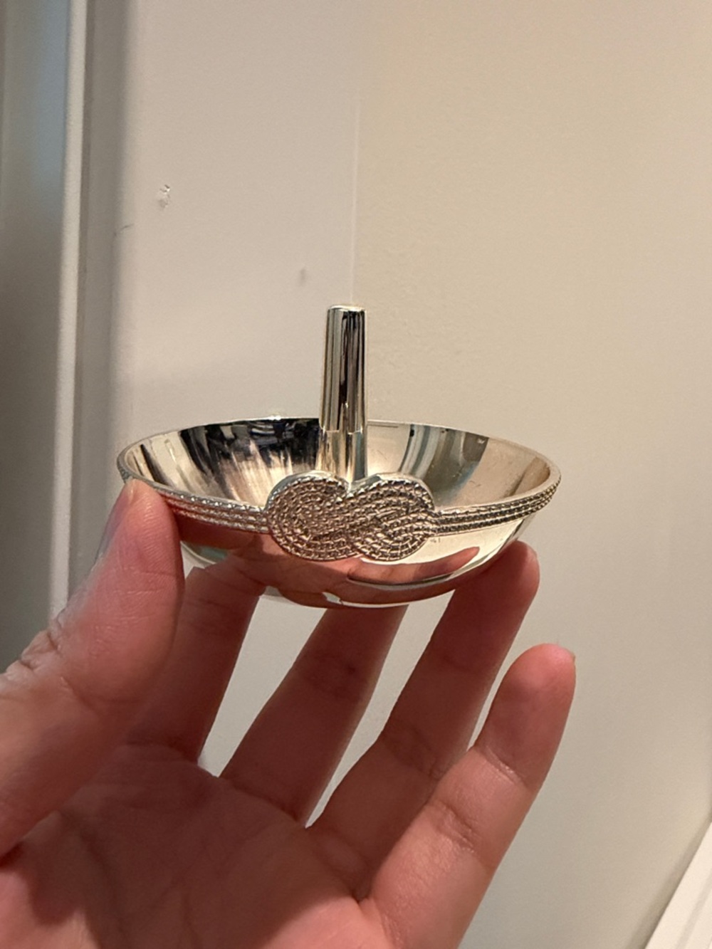Vera Wang Silver Ring Holder Dish with Decorative Knot Accent